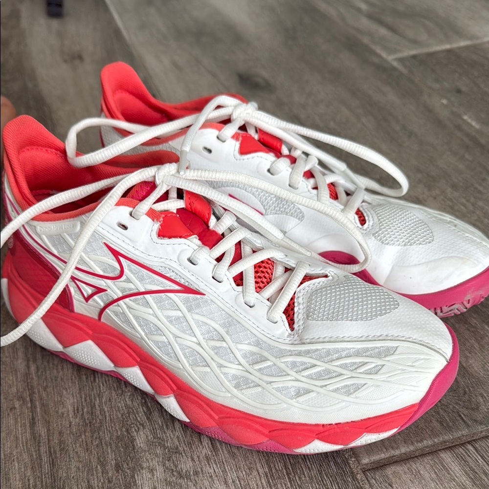 Mizuno Women's White and Pink Tennis  Shoes